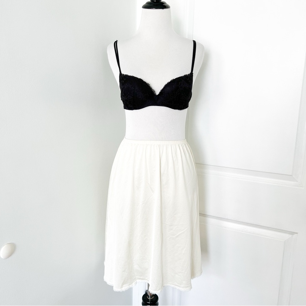 Vintage Vanity Fair Cream Slip Skirt with Lace Hem - large